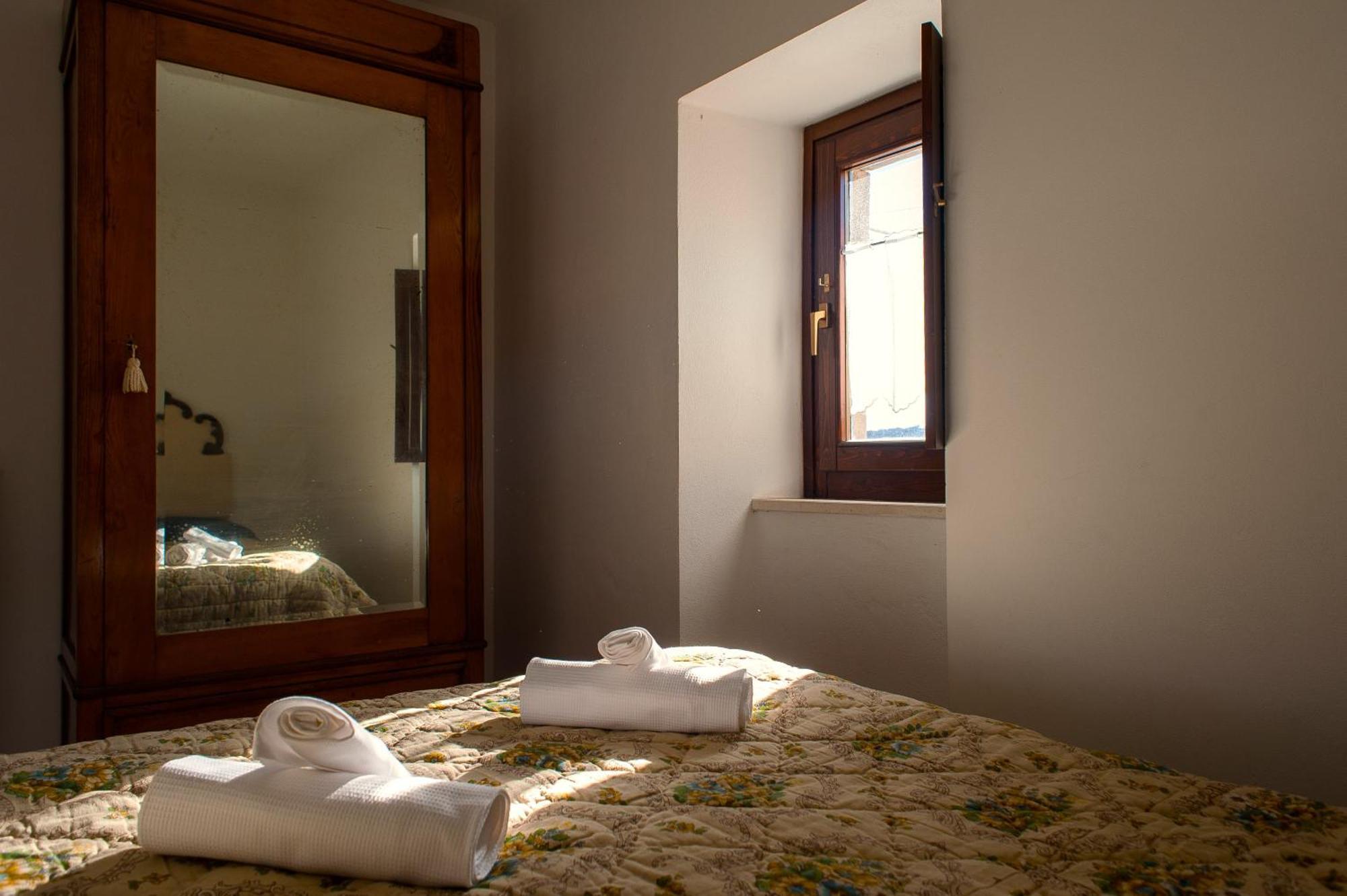 Casa Ladyhawke Apartment Santo Stefano Di Sessanio Exterior foto