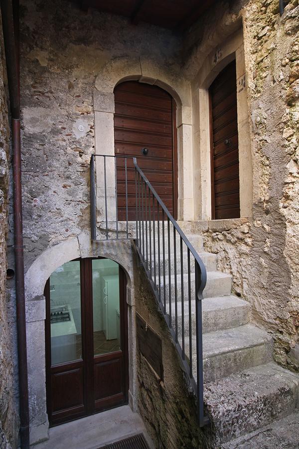 Casa Ladyhawke Apartment Santo Stefano Di Sessanio Exterior foto